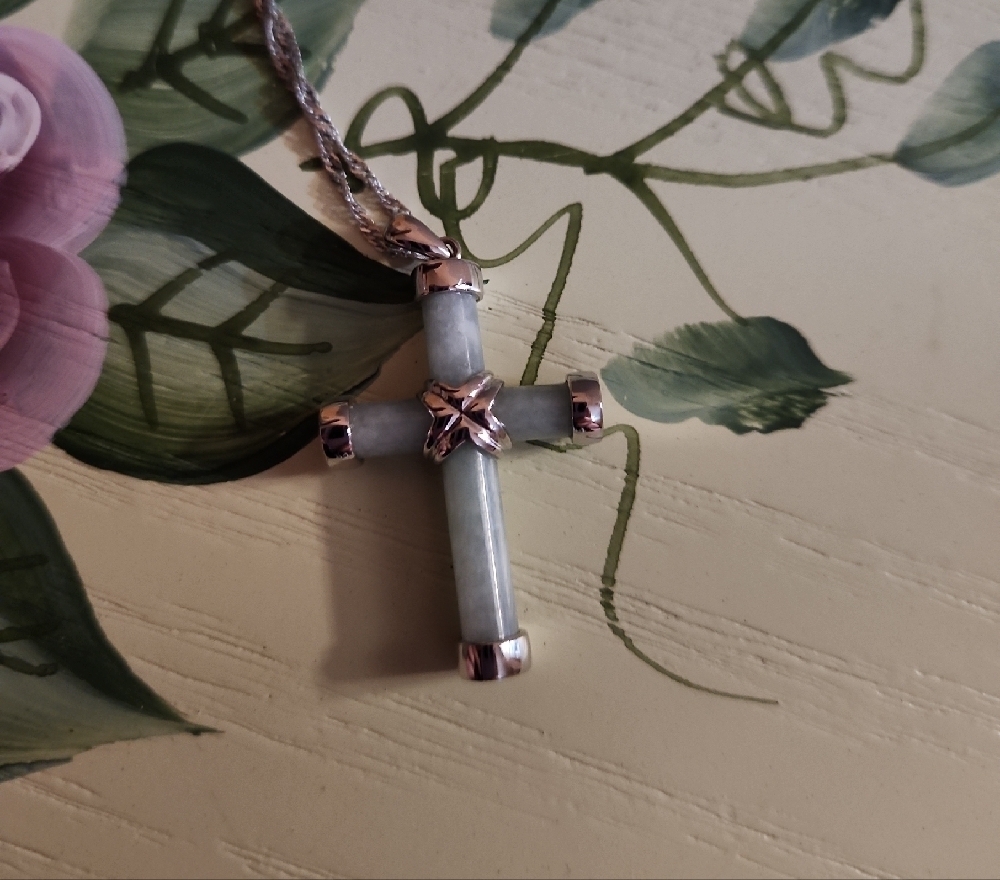 Pacific Style Green Jadeite Sterling Silver Cross Pendant 18 Inch Chain